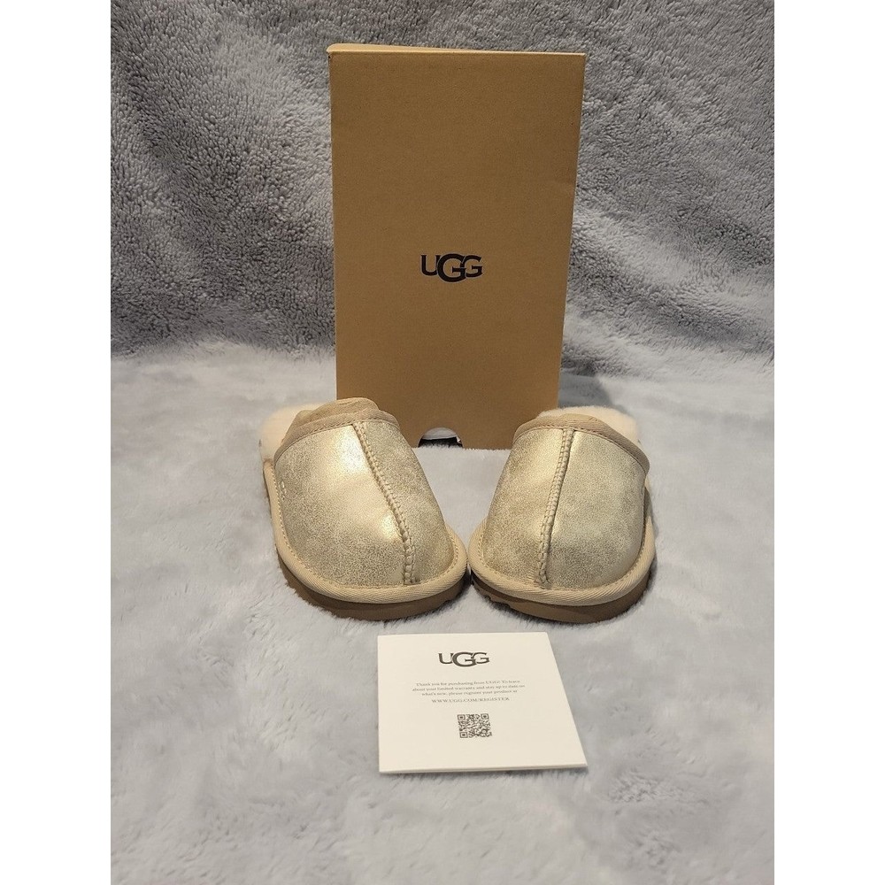 *BNIB*Little Girls size 11 UGG slippers
